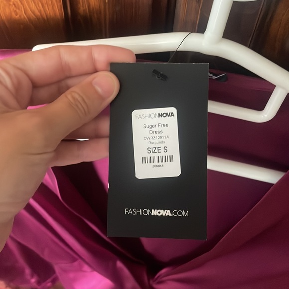 Wine coloured long sleeve mini dress with open front - Picture 2 of 2